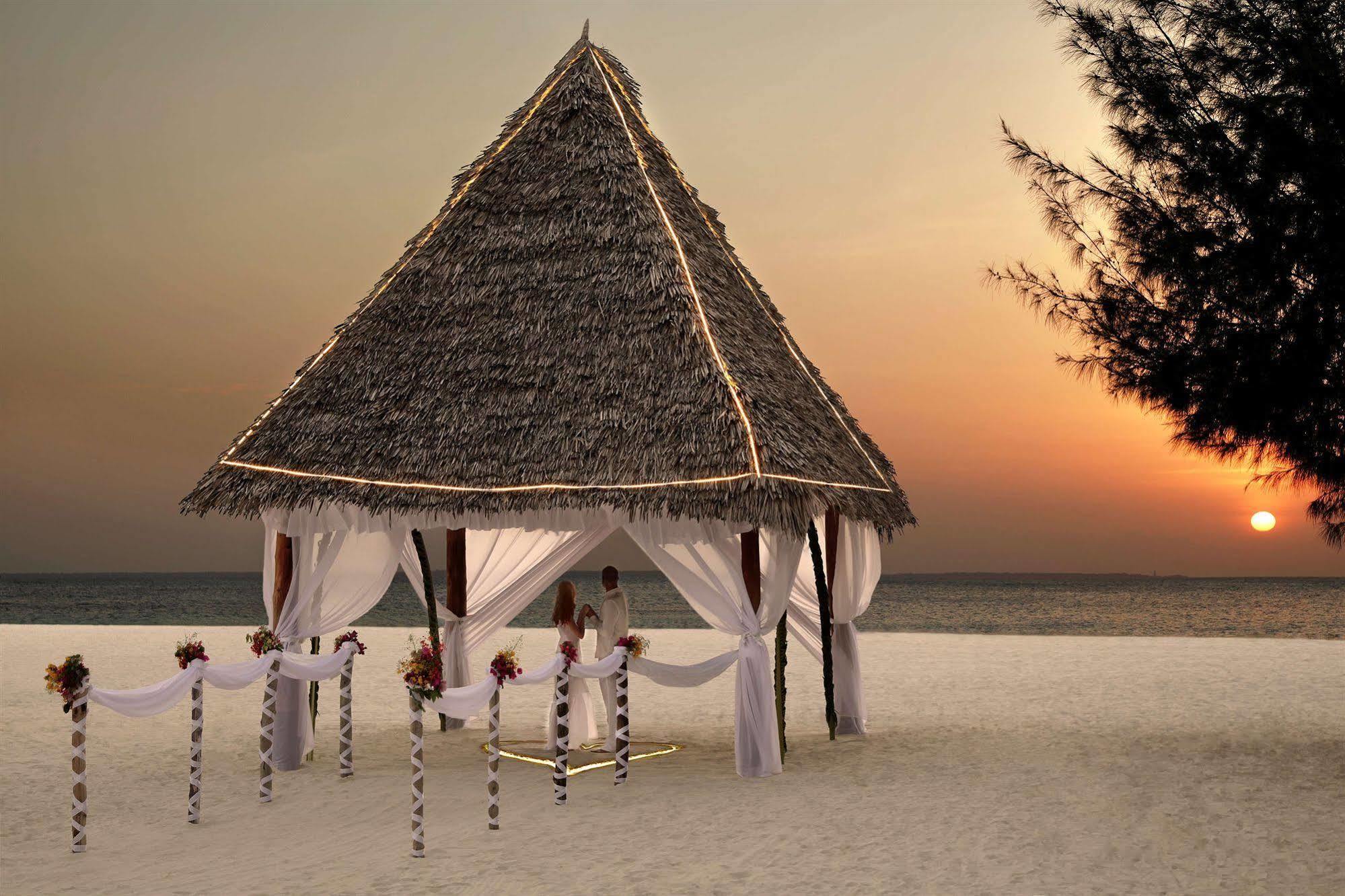 Gold Zanzibar Beach House & Spa Kendwa Esterno foto